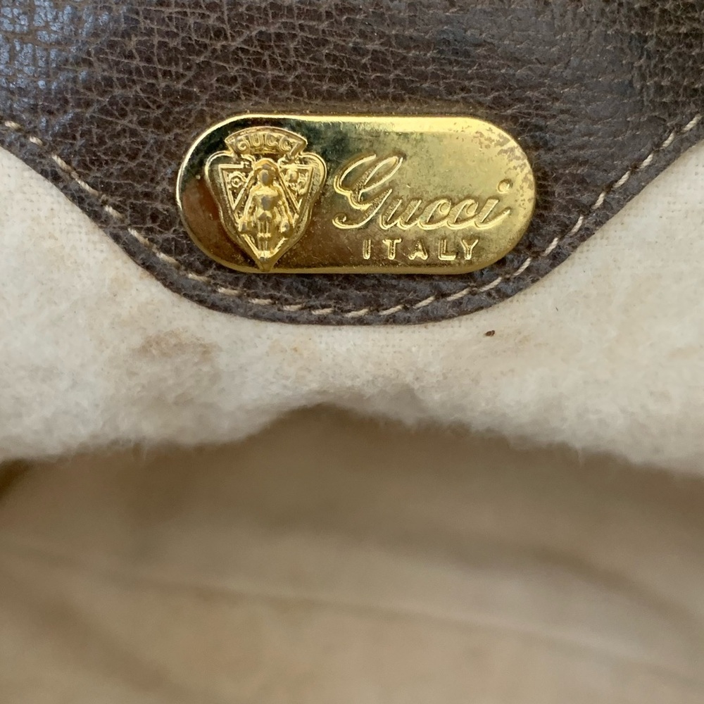 (28) GUCCI 70s Oval Crossbody - Picture 2 of 10